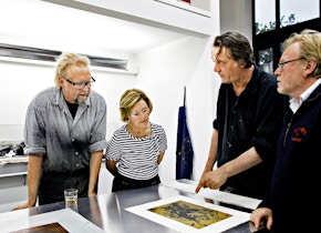Ole Larsen, HM Queen Sonja, Kjell Nupen and Ørnulf Opdahl in Nupen's studio in 2012