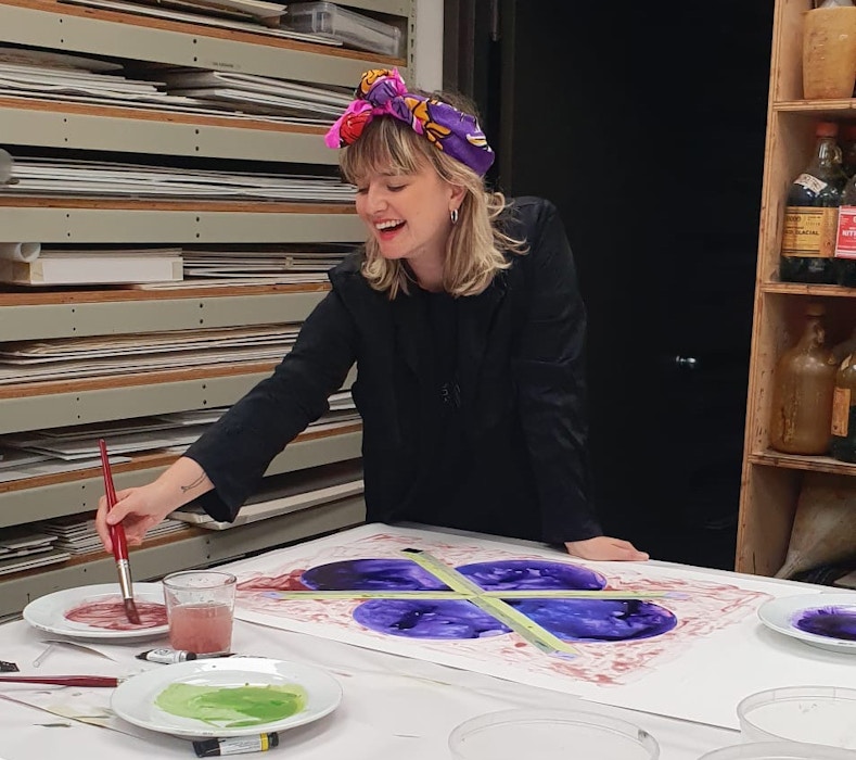 Anna Pajak working on the monotype print "Violet Jealousy" at ULAE, 2022